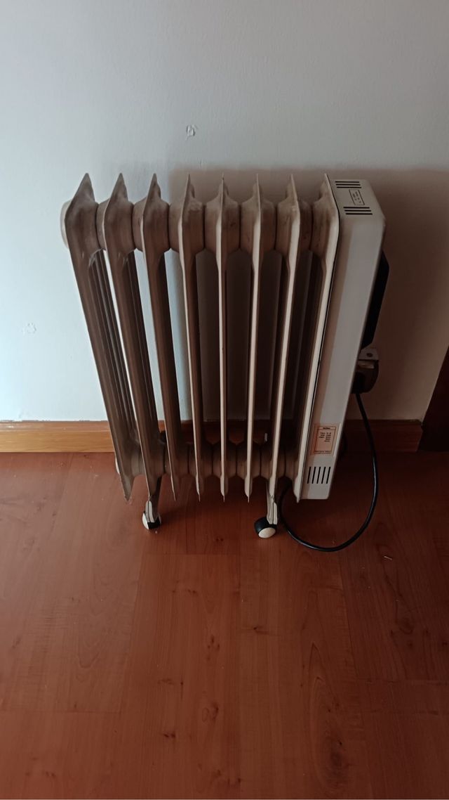 Radiador de aceite beige y blanco