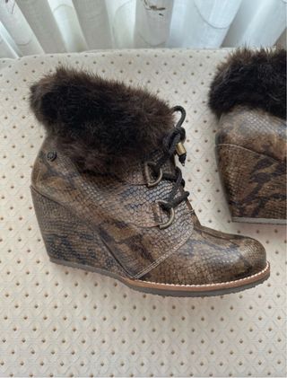 Botines marrones Cuplé efecto piel de serpiente