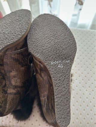 Botines marrones Cuplé efecto piel de serpiente