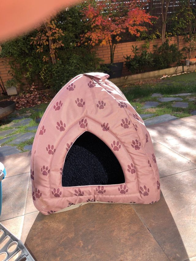 Casetta e trasportino per animali domestici con design imbottito e stampa di impronte