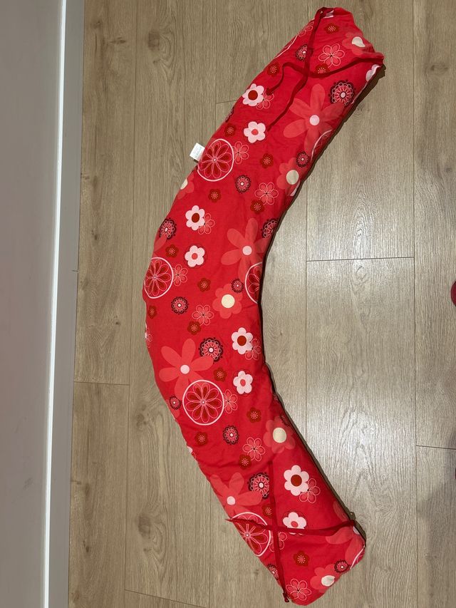 Cuscino per l'allattamento con stampa floreale