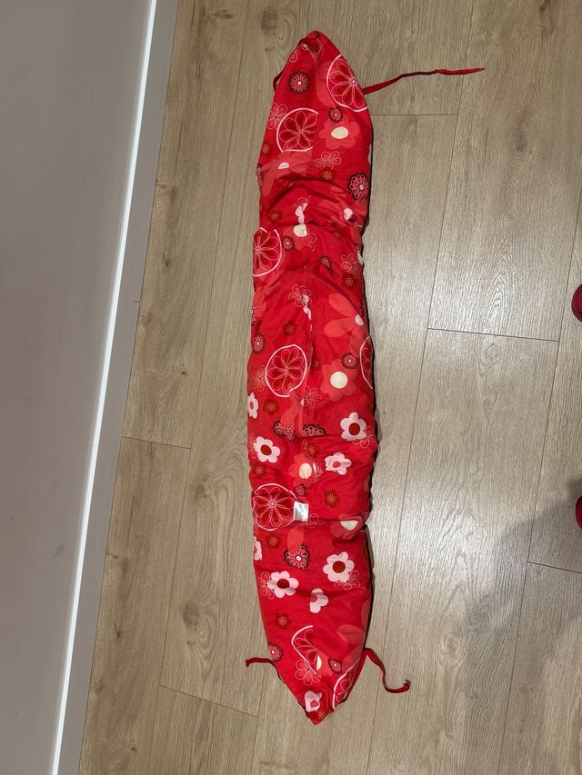 Cuscino per l'allattamento con stampa floreale