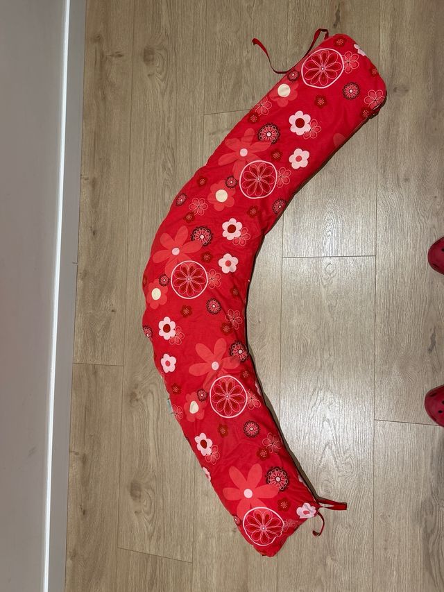 Cuscino per l'allattamento con stampa floreale