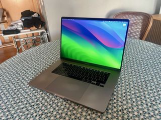 MacBook Pro 16 2019 i7 / 16GB / 512GB