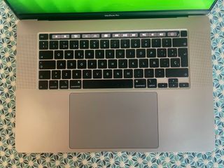 MacBook Pro 16 2019 i7 / 16GB / 512GB