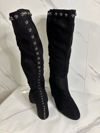 Stivali neri in camoscio con borchie