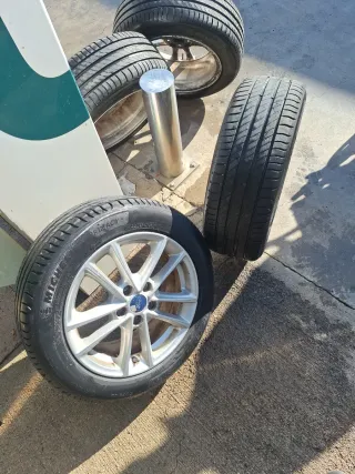Ruedas Michelin 205/55 R16 con llantas