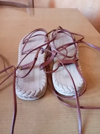 Sandalias gladiador beige y marrón talla 41