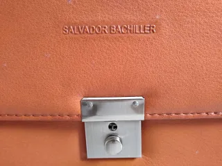 Maletín de piloto en piel, de Salvador Bachiller
