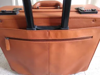 Maletín de piloto en piel, de Salvador Bachiller