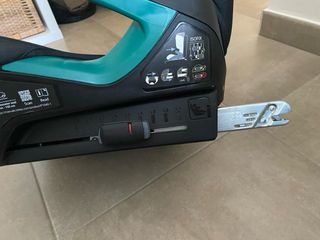 Silla coche Britax Römer negra.