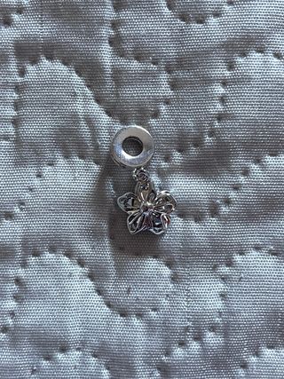 Charm Pandora con Flor Azul Plateada