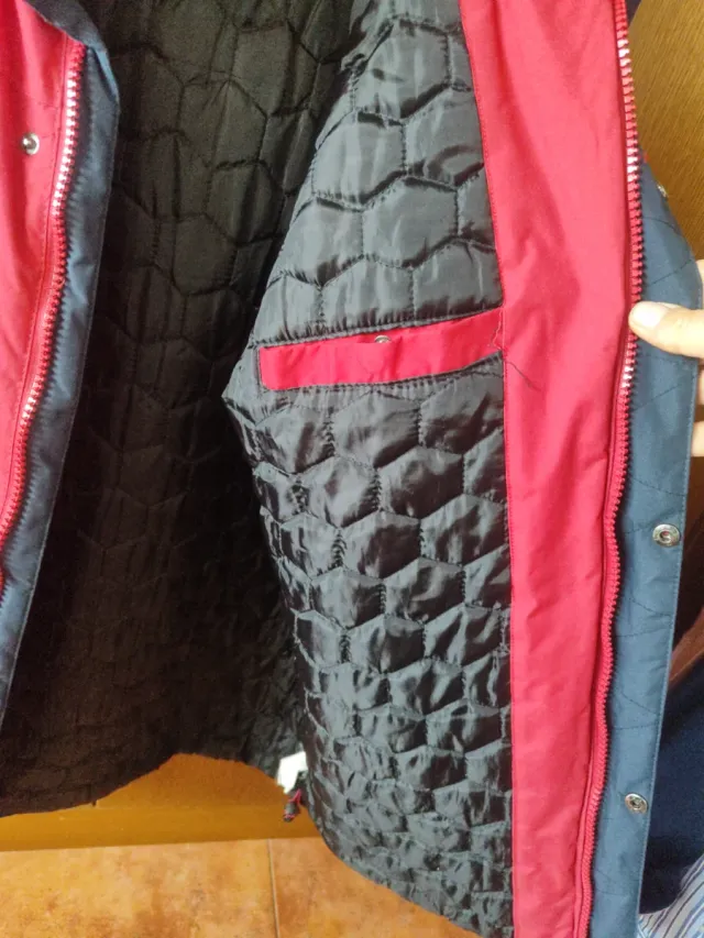Abrigo rojo talla M/L