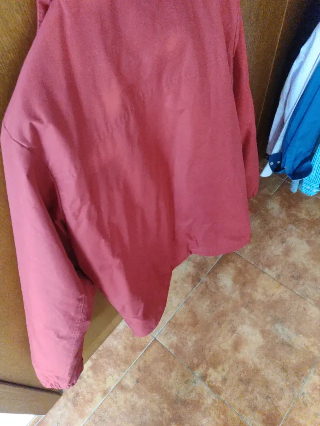Abrigo rojo talla M/L