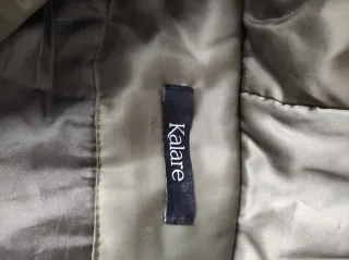 Abrigo Kalare verde con capucha y pelo