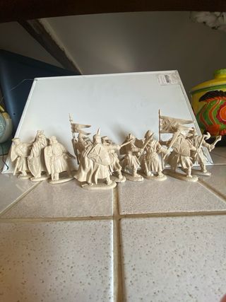 SOLDATINI CHINTOYS CROCIATI E TEMPLARI. 10 FIGURE