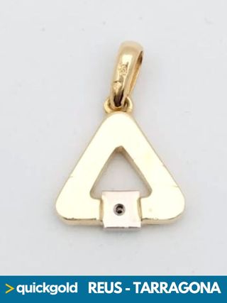 035-03-00650 COLGANTE ORO DE 18K TRIANGULAR