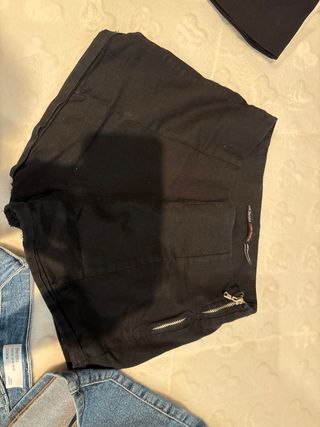 Pantalones cortos vaqueros y negros