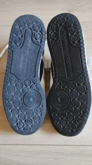 Zapatillas Adidas Blancas y Negras