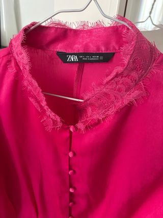 Blusa Zara encaje fucsia