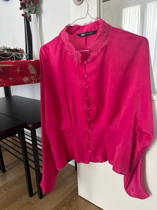 Blusa Zara encaje fucsia