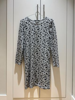 Vestido de punto ONLY gris estampado talla XS