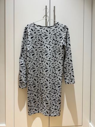 Vestido de punto ONLY gris estampado talla XS
