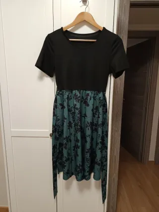 Vestido negro y verde con cinturón