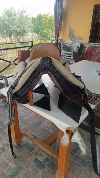 Montura Vaquera de Cuero Negra