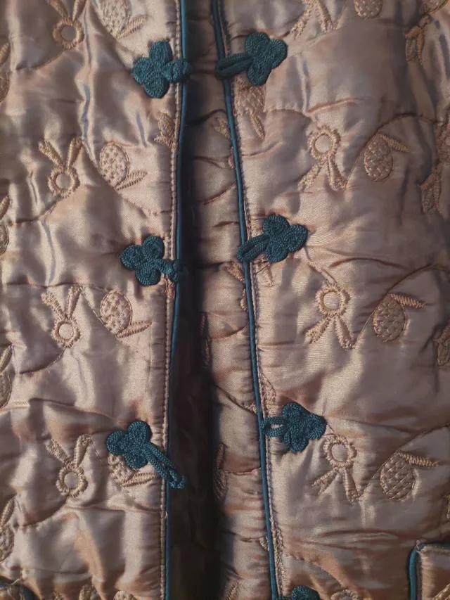 Chaleco acolchado mujer bordado