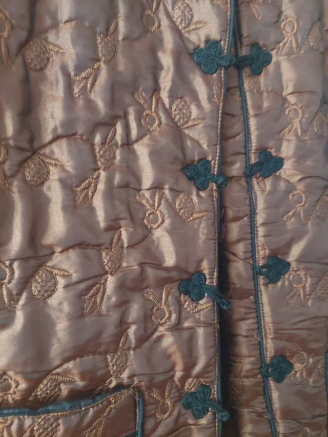 Chaleco acolchado mujer bordado