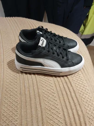 Deportivas Puma Negras y Blancas