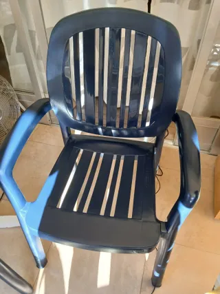 2 Sedie in Plastica Blu Scuro