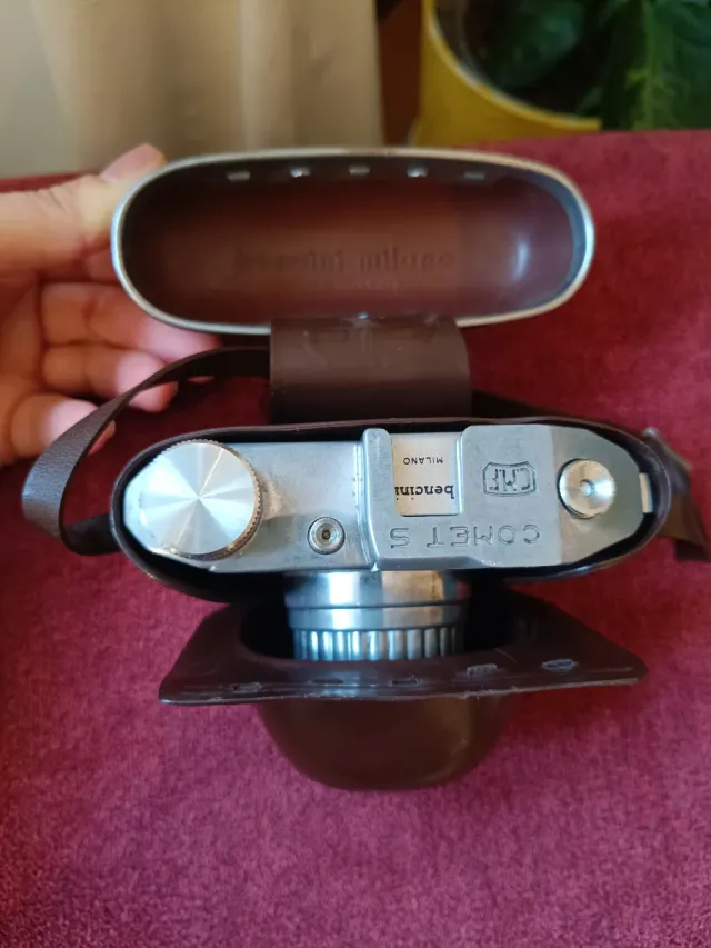 Minolta Vs Comet Fotocamera Gialla