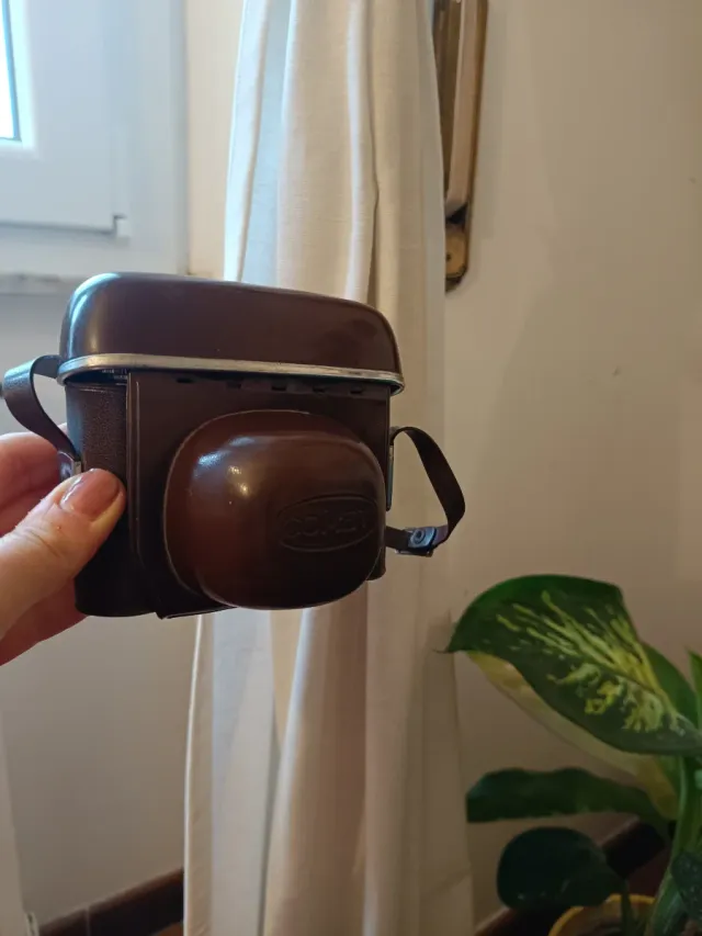 Minolta Vs Comet Fotocamera Gialla