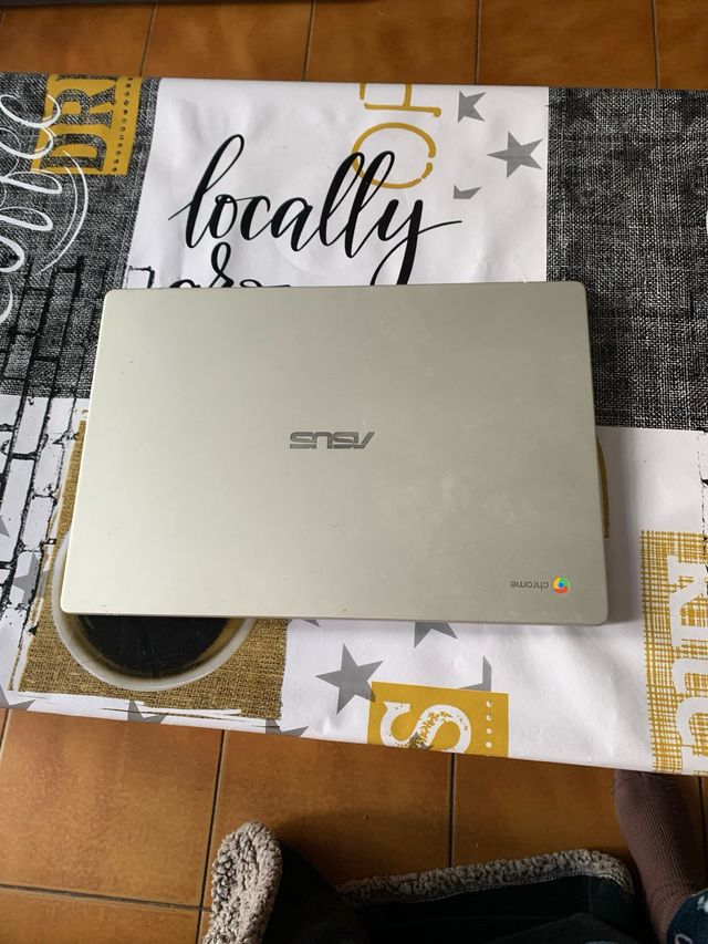 Ordenador portátil ASUS gris