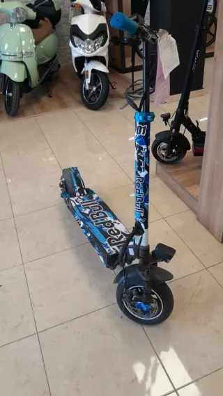 Patinete Eléctrico Red Bull