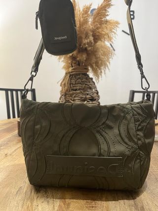 Bolso Desigual verde acolchado