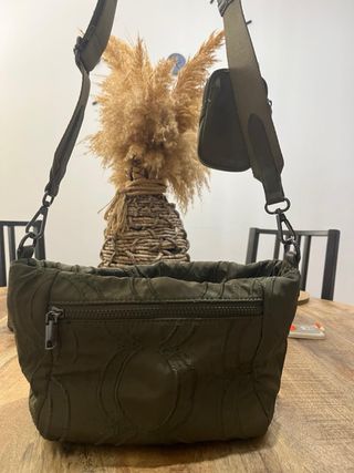 Bolso Desigual verde acolchado