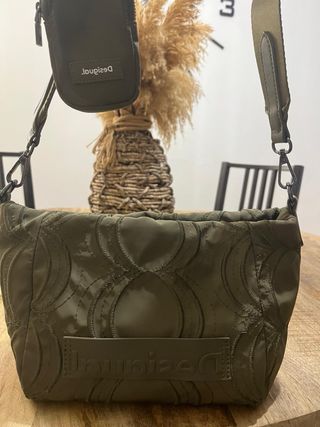 Bolso Desigual verde acolchado