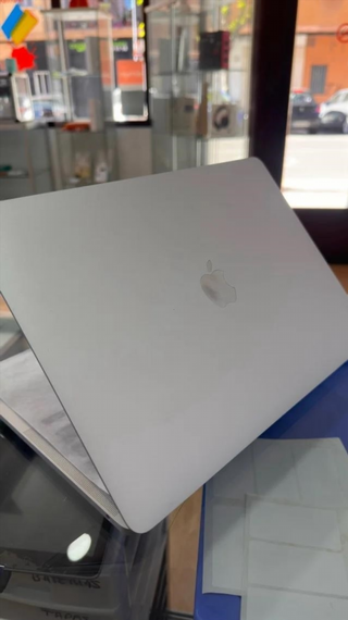 MacBook Pro 2020 Plata 512GB / 8GB RAM