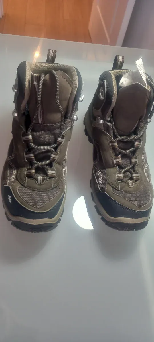 Botas de montaña para senderismo