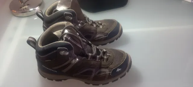 Botas de montaña para senderismo