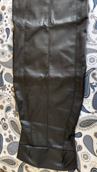 Vestido efecto piel negro