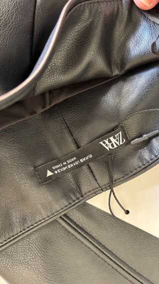 Vestido efecto piel negro