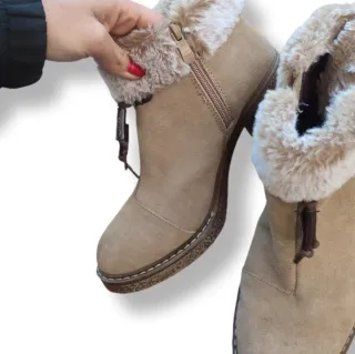 Botas de piel con pelo beige