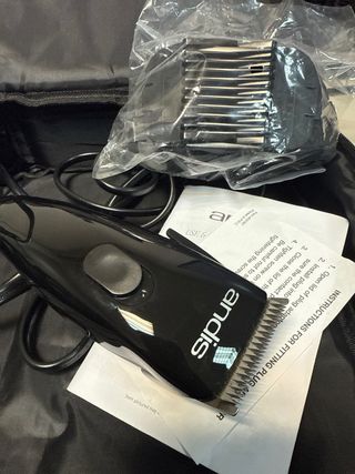 Máquina corta pelos Andis negra