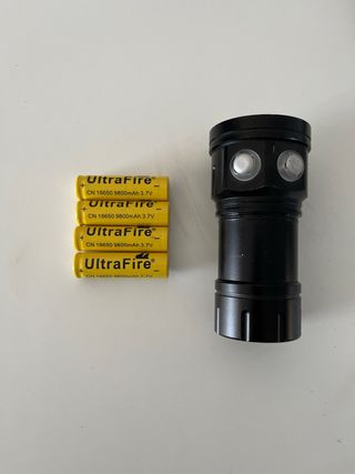 Linterna LED Camping/Buceo + 4 Baterías