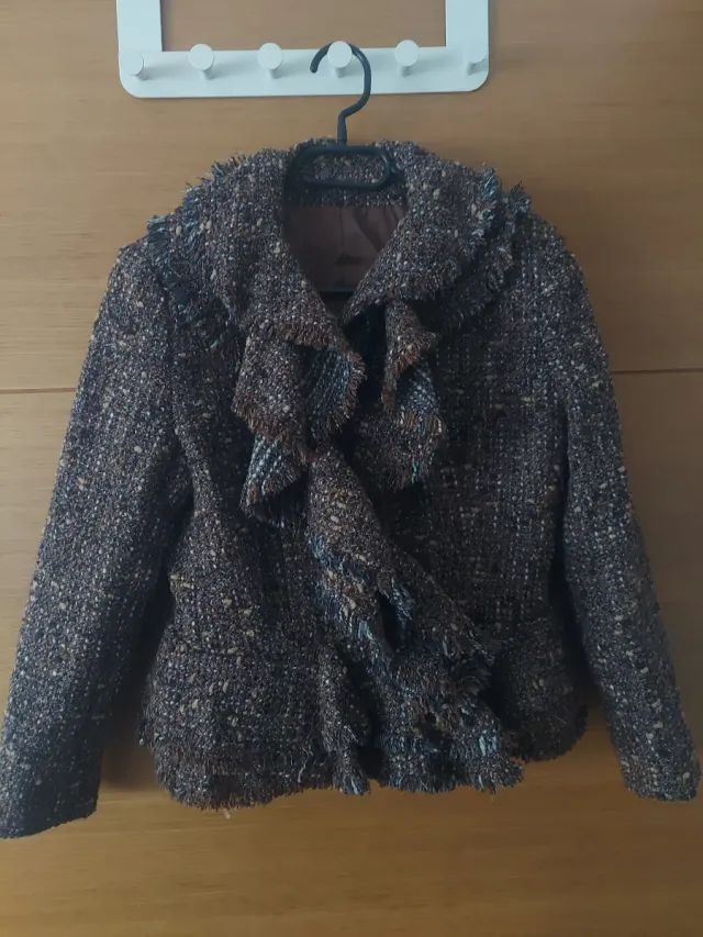 Americana mujer marrón con flecos