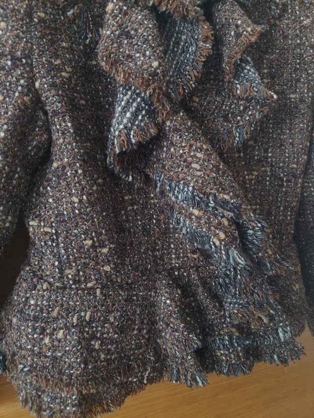 Americana mujer marrón con flecos